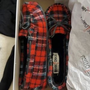 Cally Plaid women's slippers red Minnetonka sz 6